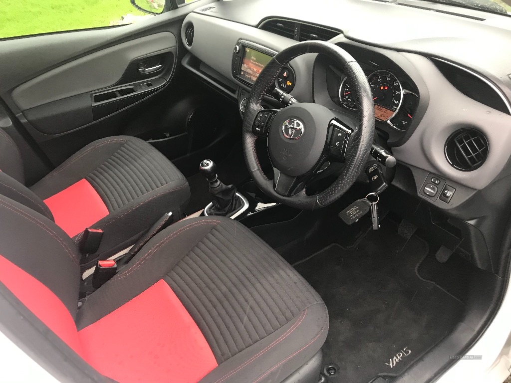 Toyota Yaris SPORT VVT-I in Down