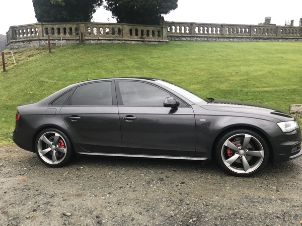 Audi A4 S LINE BLACK EDITION T in Down