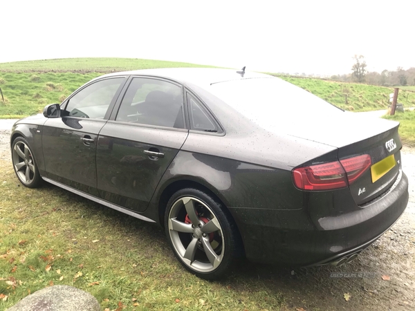 Audi A4 S LINE BLACK EDITION T in Down