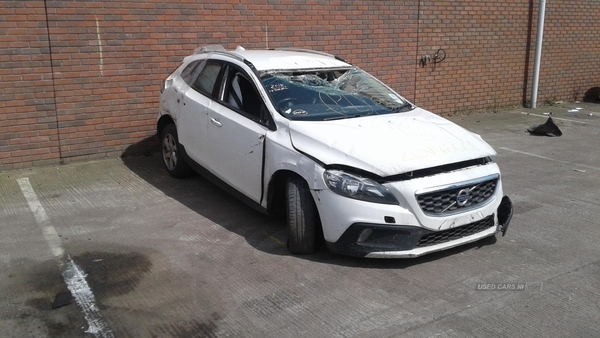 Volvo V40 CROSS COUNTRY SE D2 in Armagh