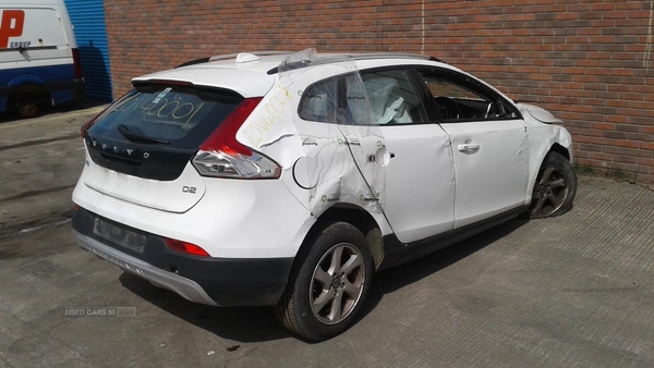 Volvo V40 CROSS COUNTRY SE D2 in Armagh