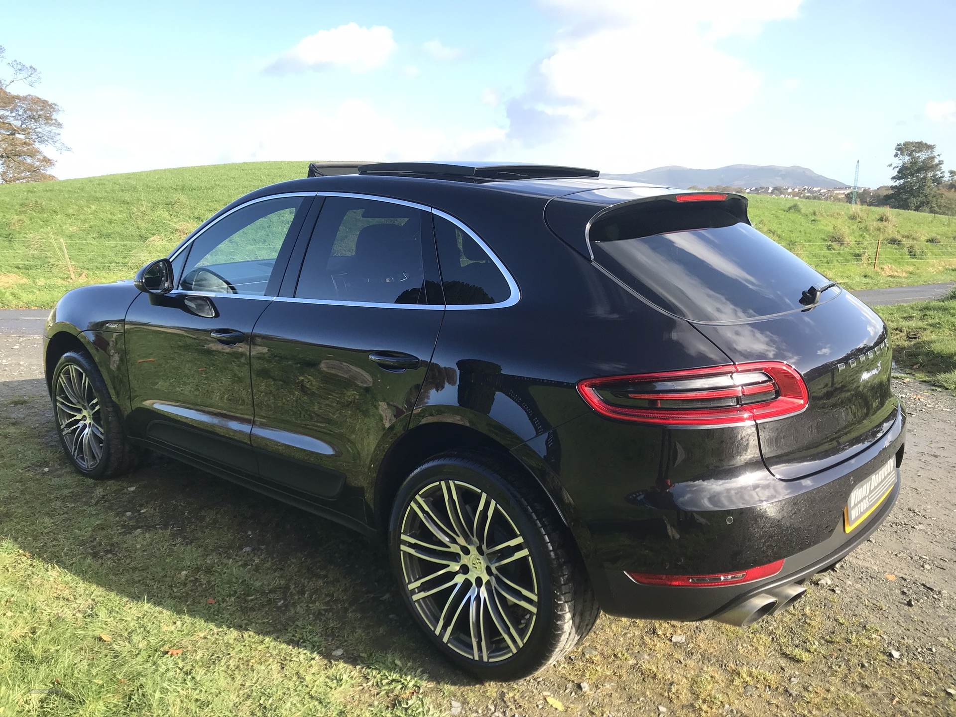 Porsche Macan S D S-A in Down