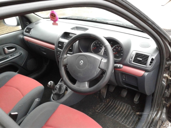 Renault Clio EXTREME 2 16V in Armagh
