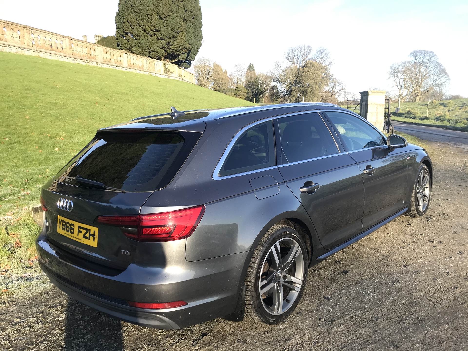 Audi A4 S LINE TDI S-A in Down