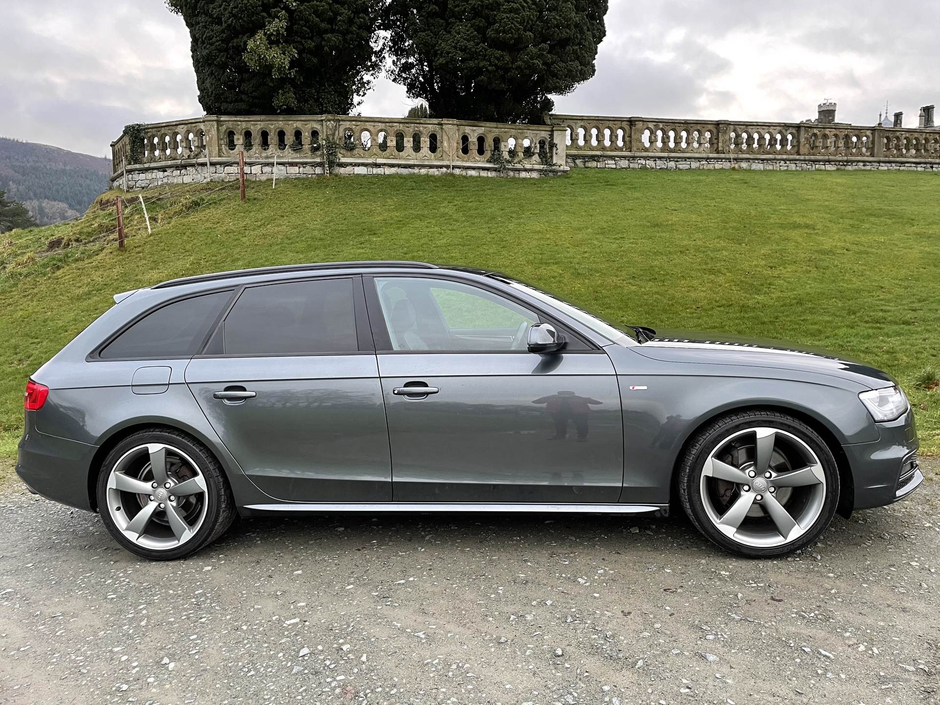 Audi A4 S LINE BLACK ED TFSI Q in Down