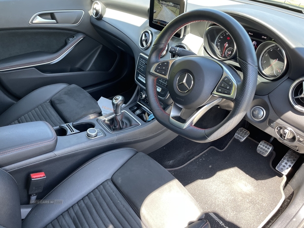 Mercedes CLA-Class 180 AMG LINE EDITION in Down