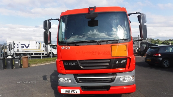 Daf LF55-210 19ft 8" flatbed 16 tonnes. with tail lift in Down