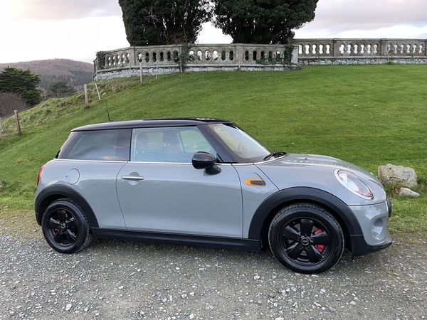 MINI Hatch in Down