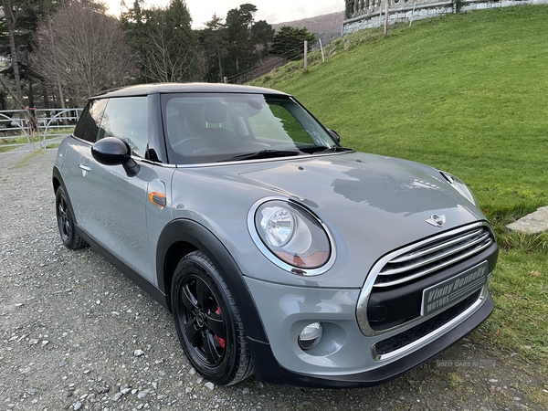 MINI Hatch in Down