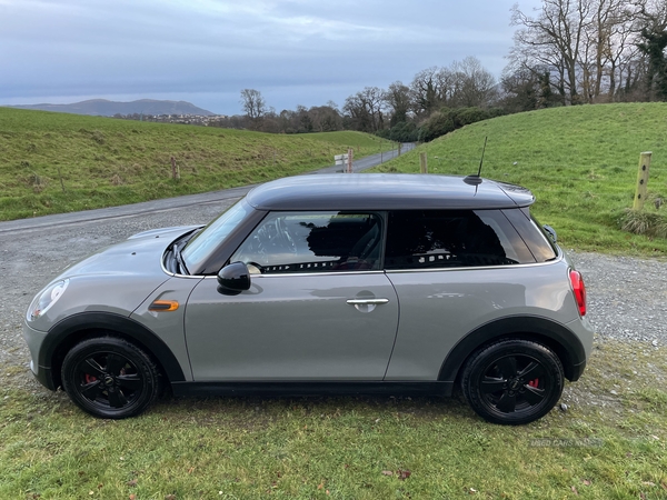 MINI Hatch in Down