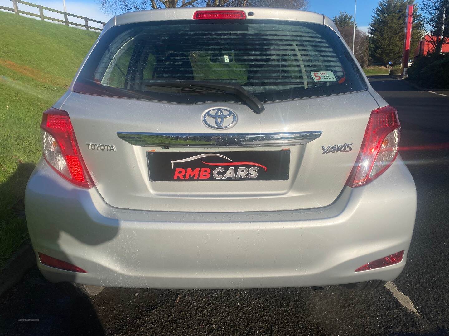 Toyota Yaris HATCHBACK in Down