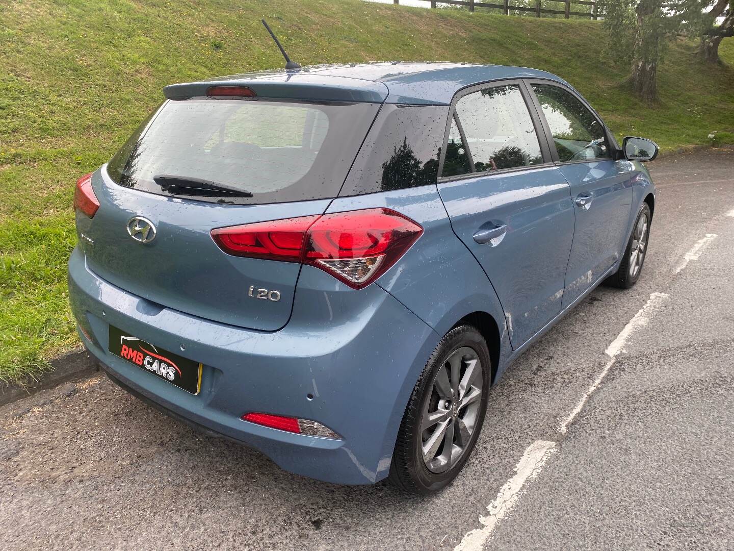 Hyundai i20 HATCHBACK in Down