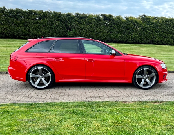 Audi RS4 AVANT in Derry / Londonderry