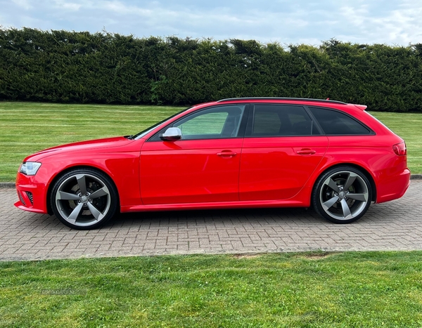 Audi RS4 AVANT in Derry / Londonderry