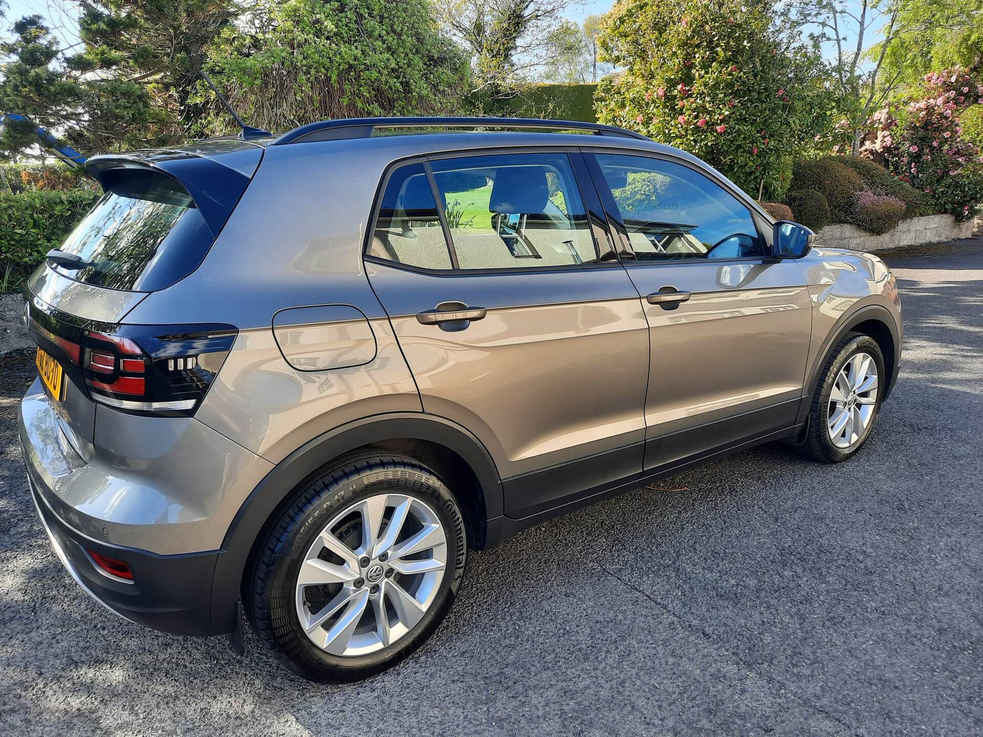 Volkswagen T-Cross ESTATE in Down