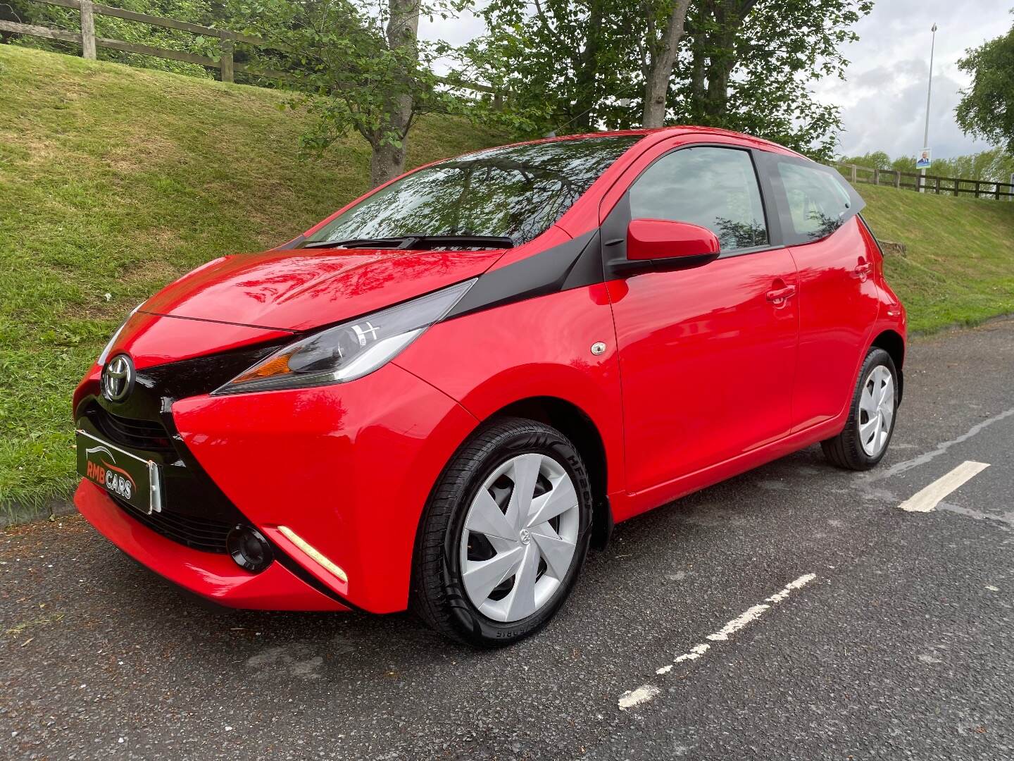 Toyota Aygo HATCHBACK in Down