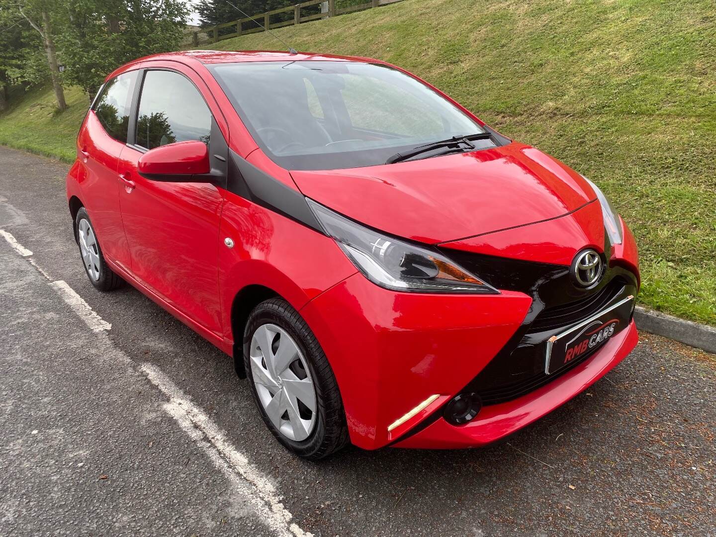 Toyota Aygo HATCHBACK in Down