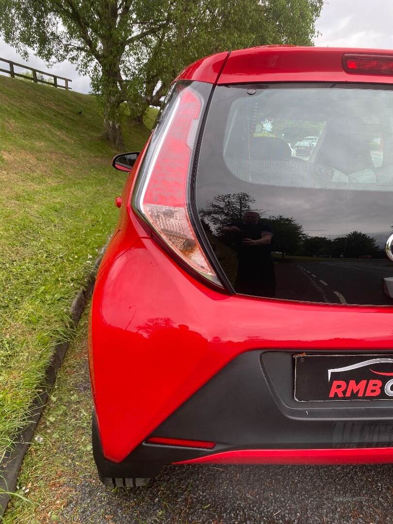 Toyota Aygo HATCHBACK in Down