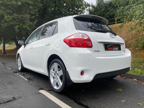 Toyota Auris HATCHBACK in Down