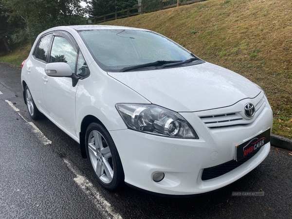 Toyota Auris HATCHBACK in Down