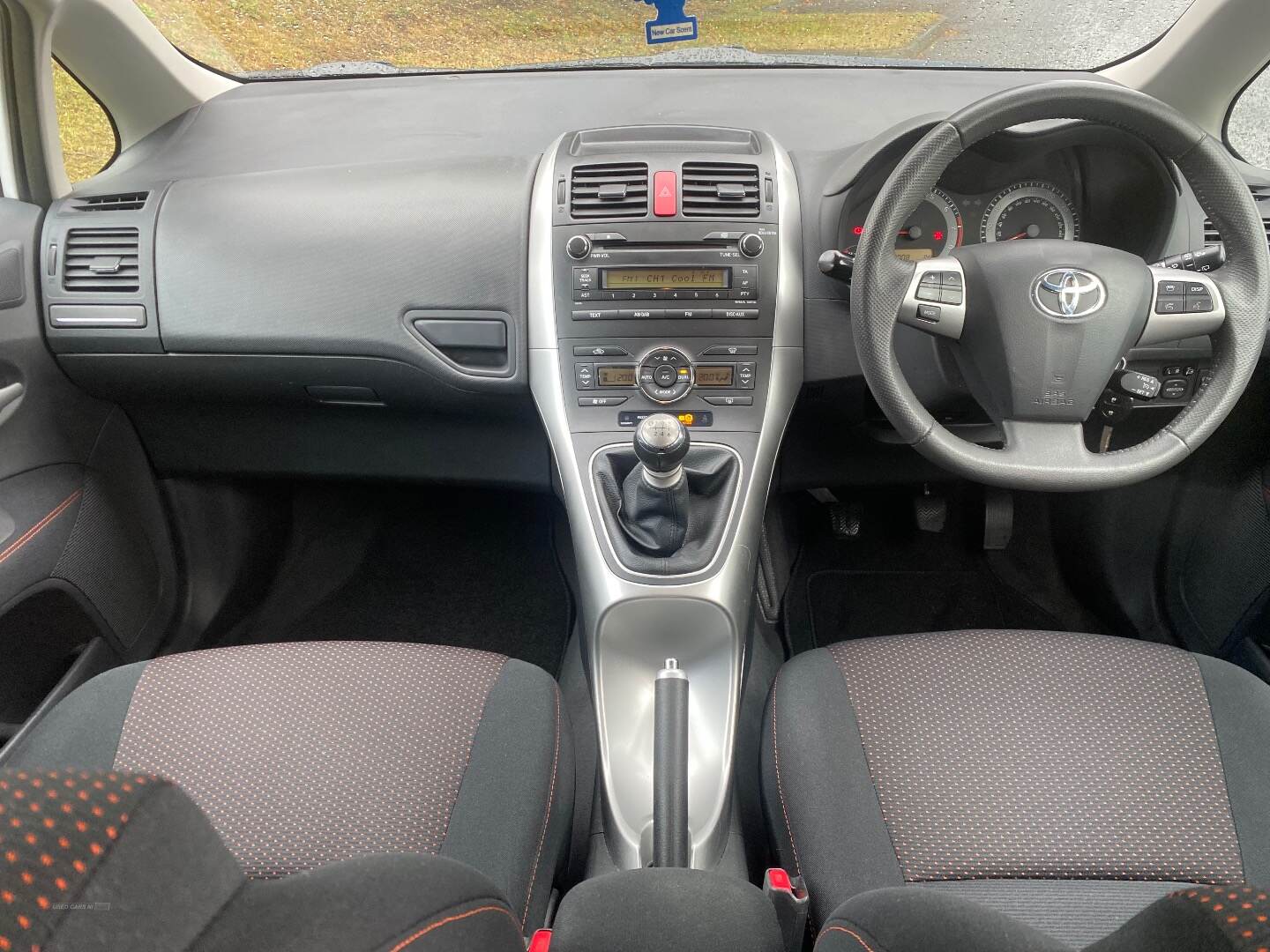 Toyota Auris HATCHBACK in Down