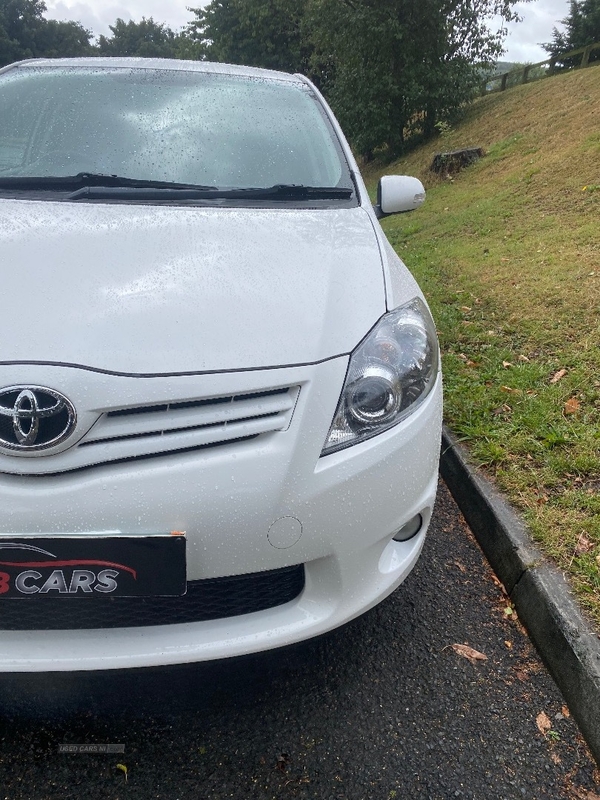 Toyota Auris HATCHBACK in Down