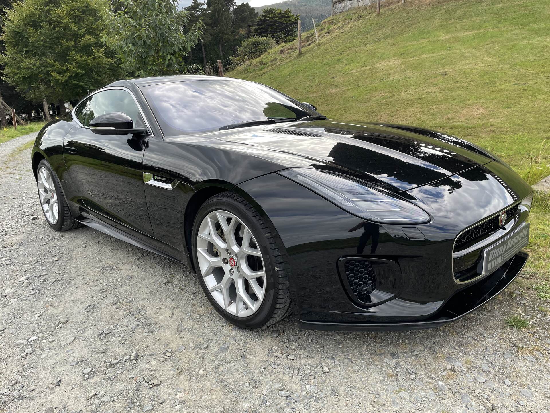 Jaguar F-Type COUPE in Down