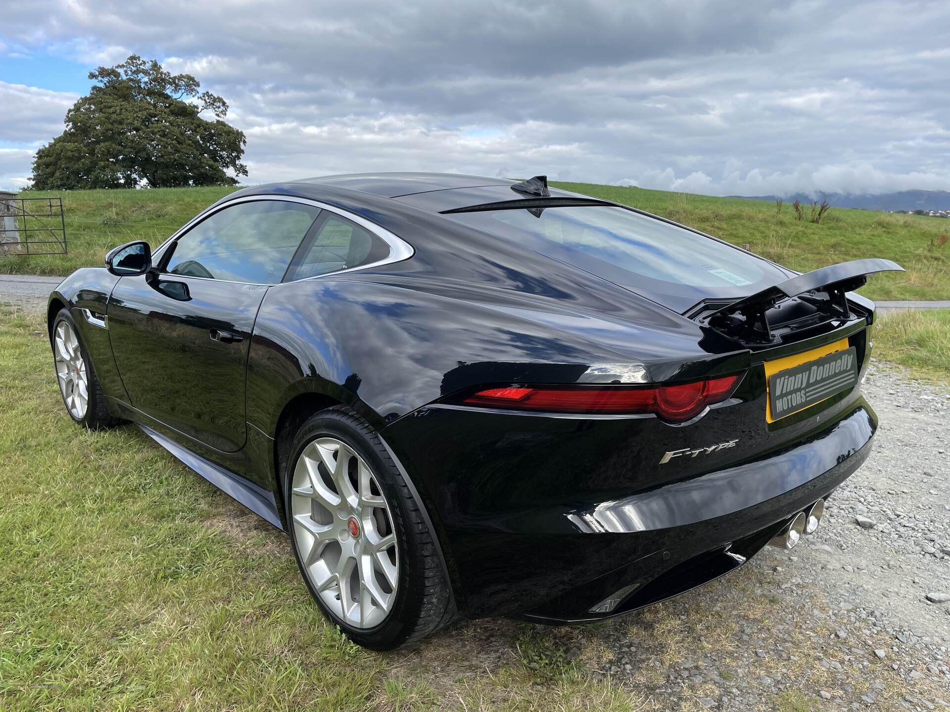 Jaguar F-Type COUPE in Down