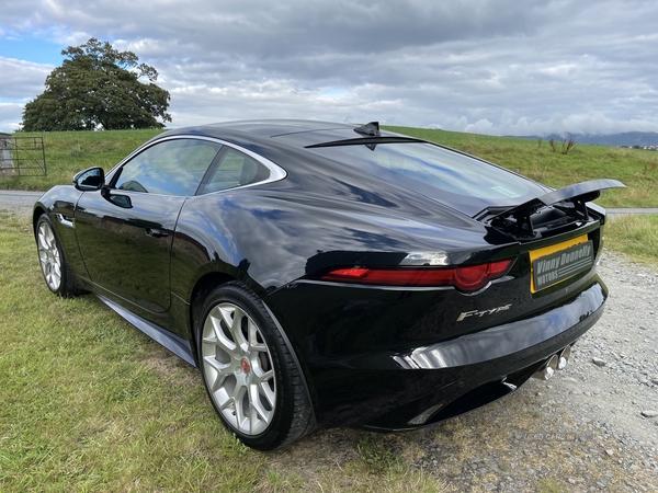 Jaguar F-Type COUPE in Down