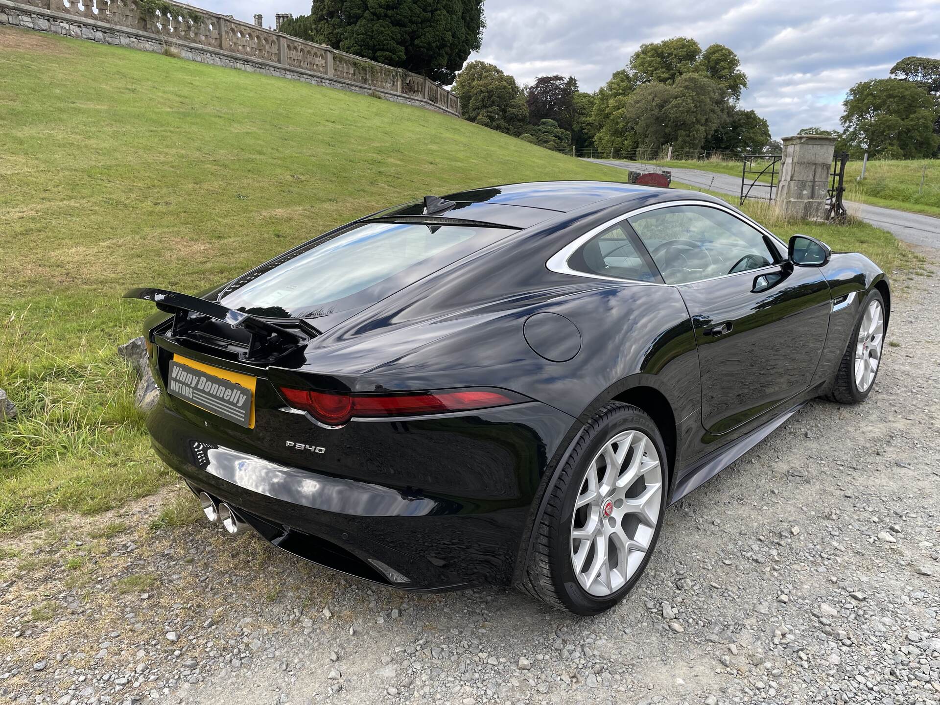 Jaguar F-Type COUPE in Down