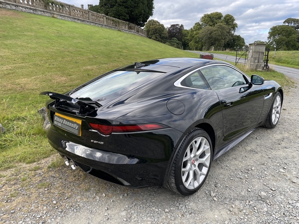 Jaguar F-Type COUPE in Down