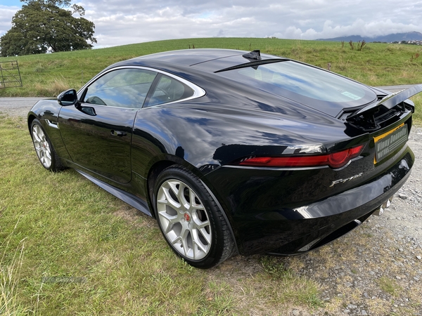 Jaguar F-Type COUPE in Down