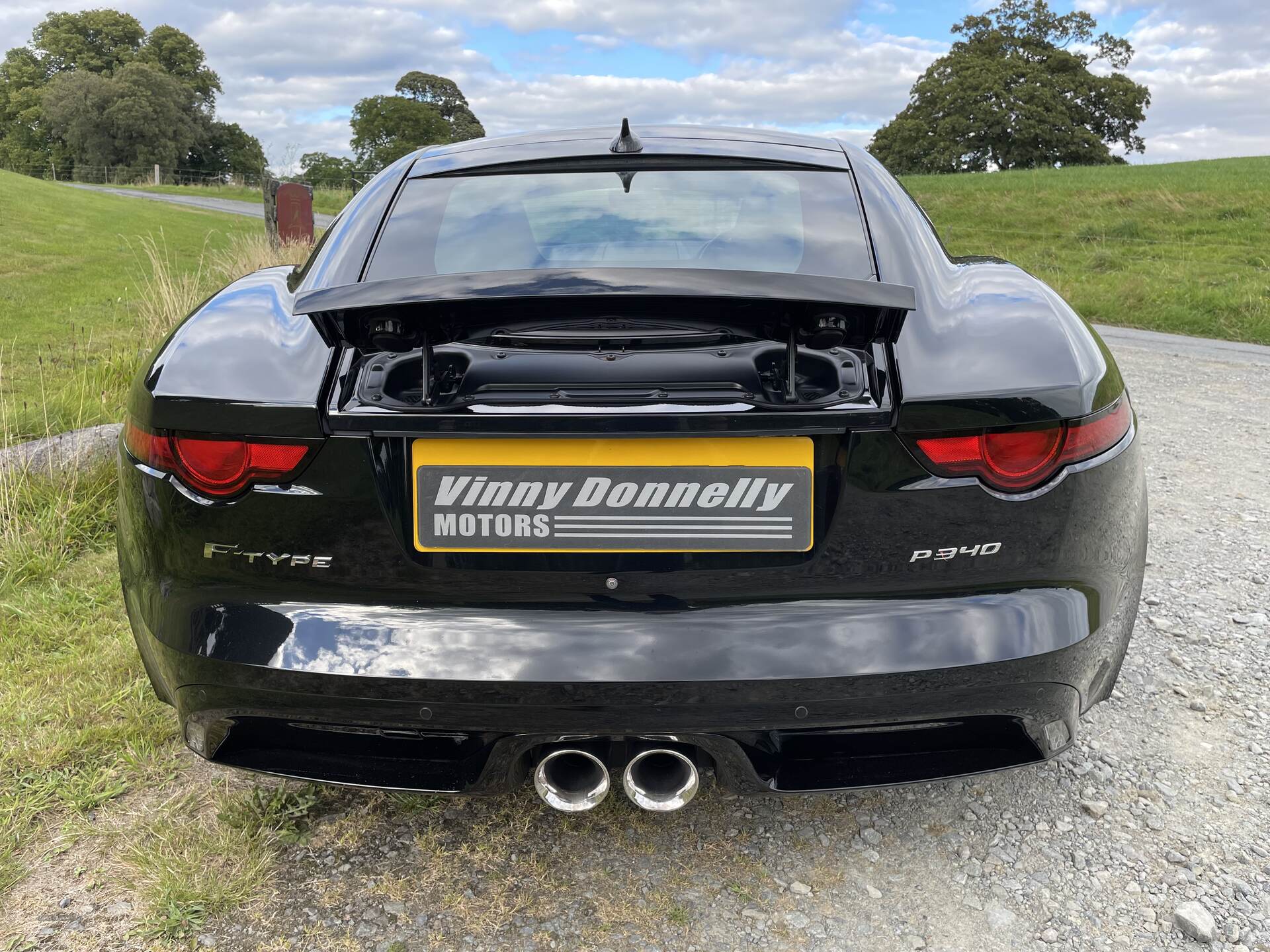 Jaguar F-Type COUPE in Down