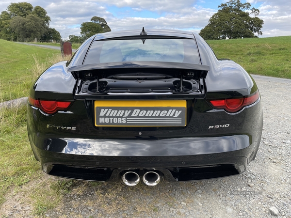 Jaguar F-Type COUPE in Down