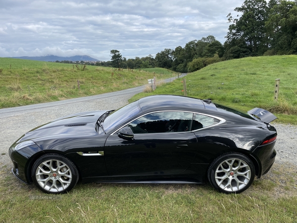 Jaguar F-Type COUPE in Down