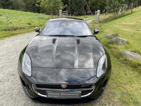 Jaguar F-Type COUPE in Down