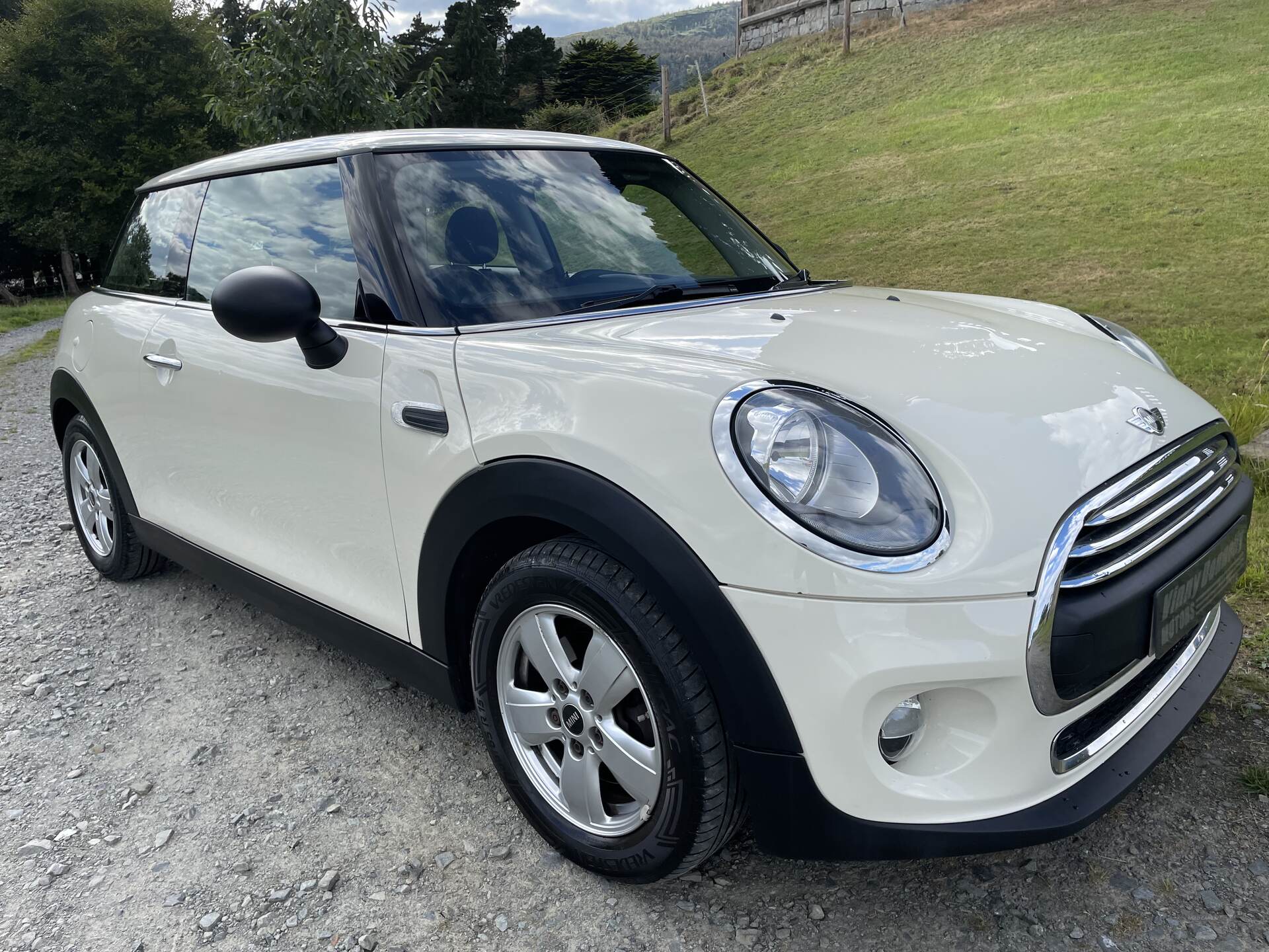 MINI Hatch DIESEL in Down