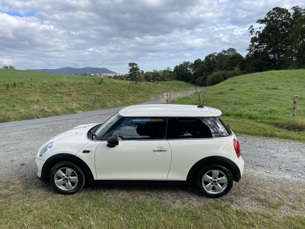 MINI Hatch DIESEL in Down