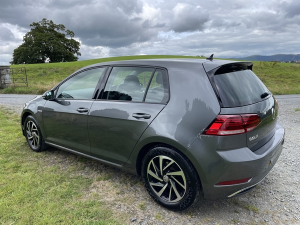 Volkswagen Golf HATCHBACK in Down