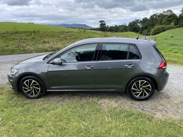 Volkswagen Golf HATCHBACK in Down