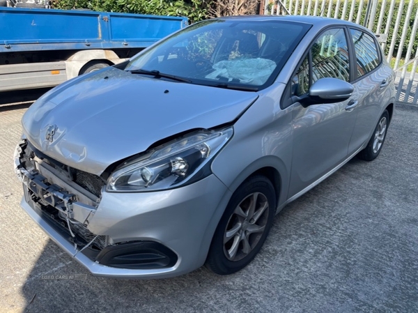 Peugeot 208 ACTIVE BLUE 1.6 HDi 5dr BHW in Down