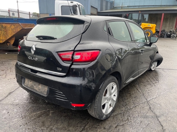 Renault Clio D-QUE M-NAV ENERGY 0.9 TCE SS in Down