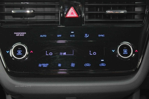 Hyundai Ioniq 1.6 GDi Premium HEV in Down