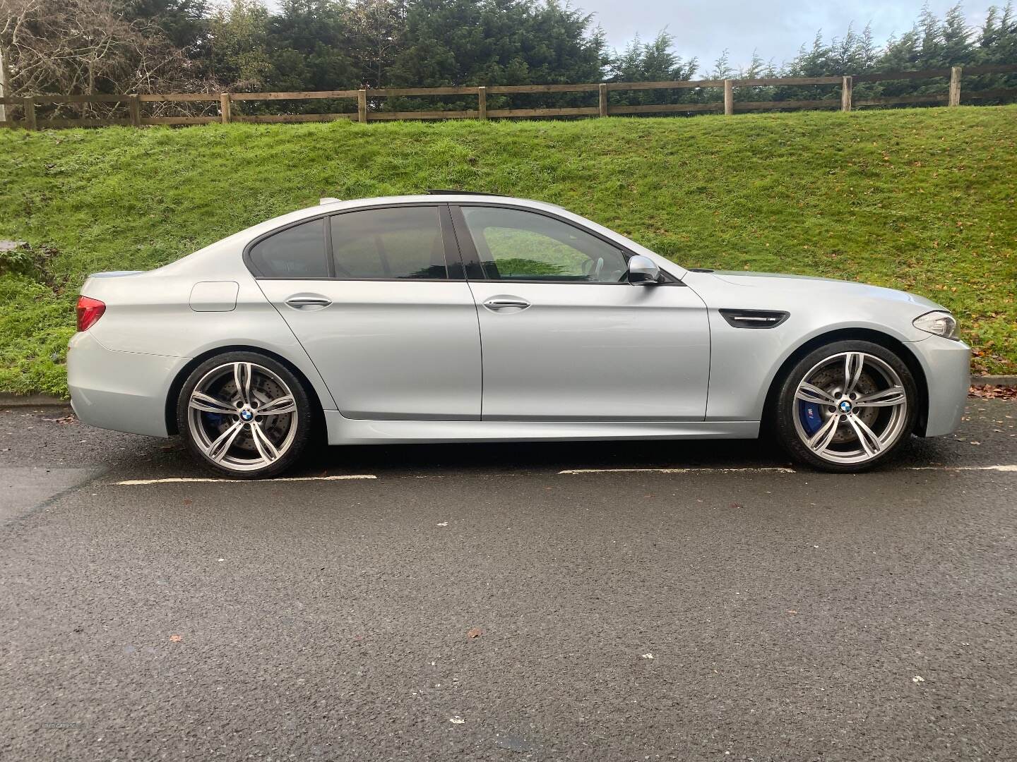 BMW M5 SALOON in Down