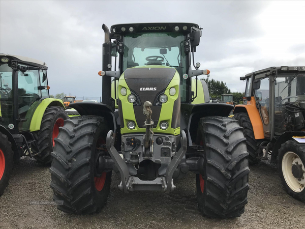 Claas AXION 810CEB in Tyrone