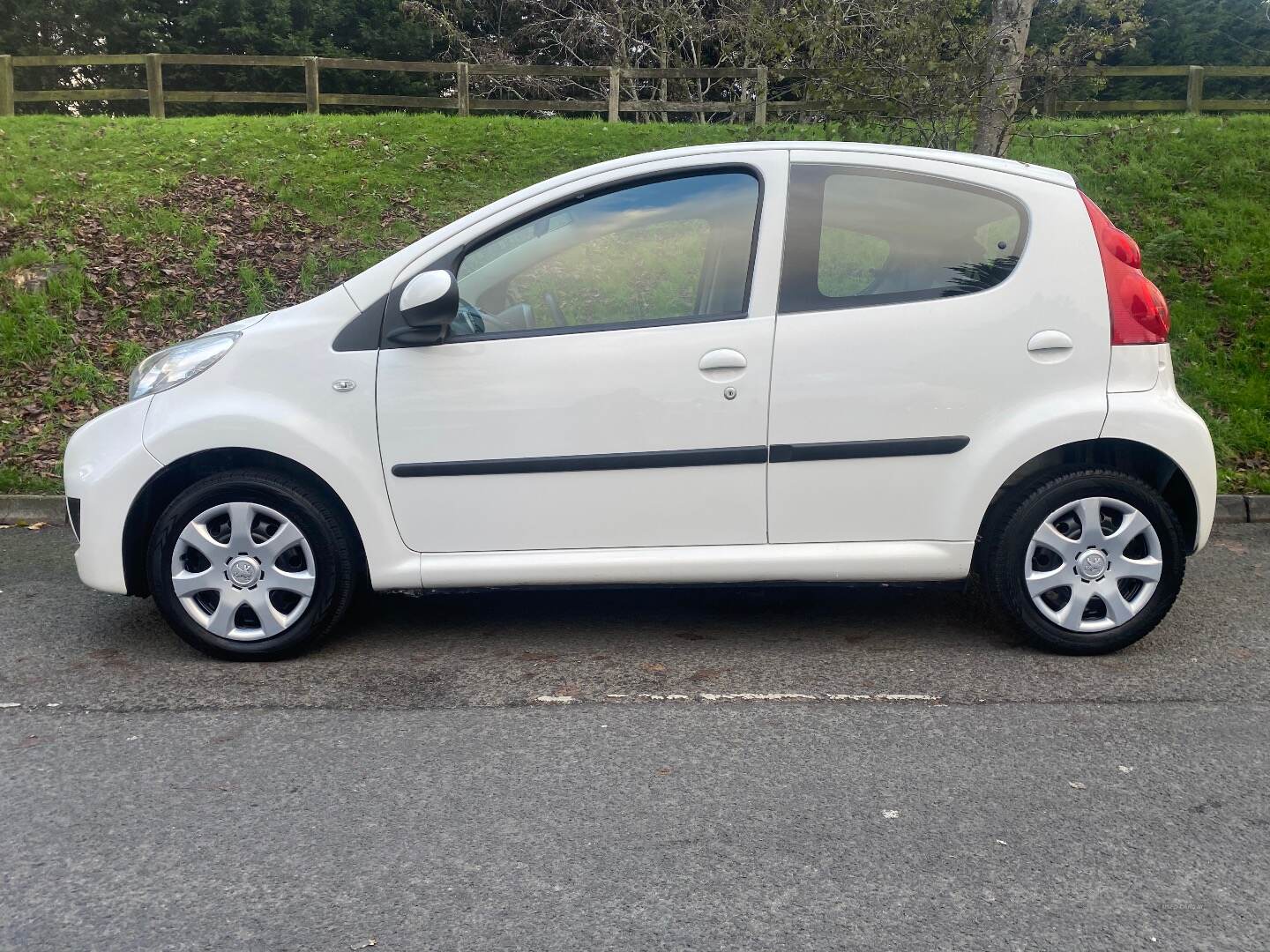 Peugeot 107 HATCHBACK in Down