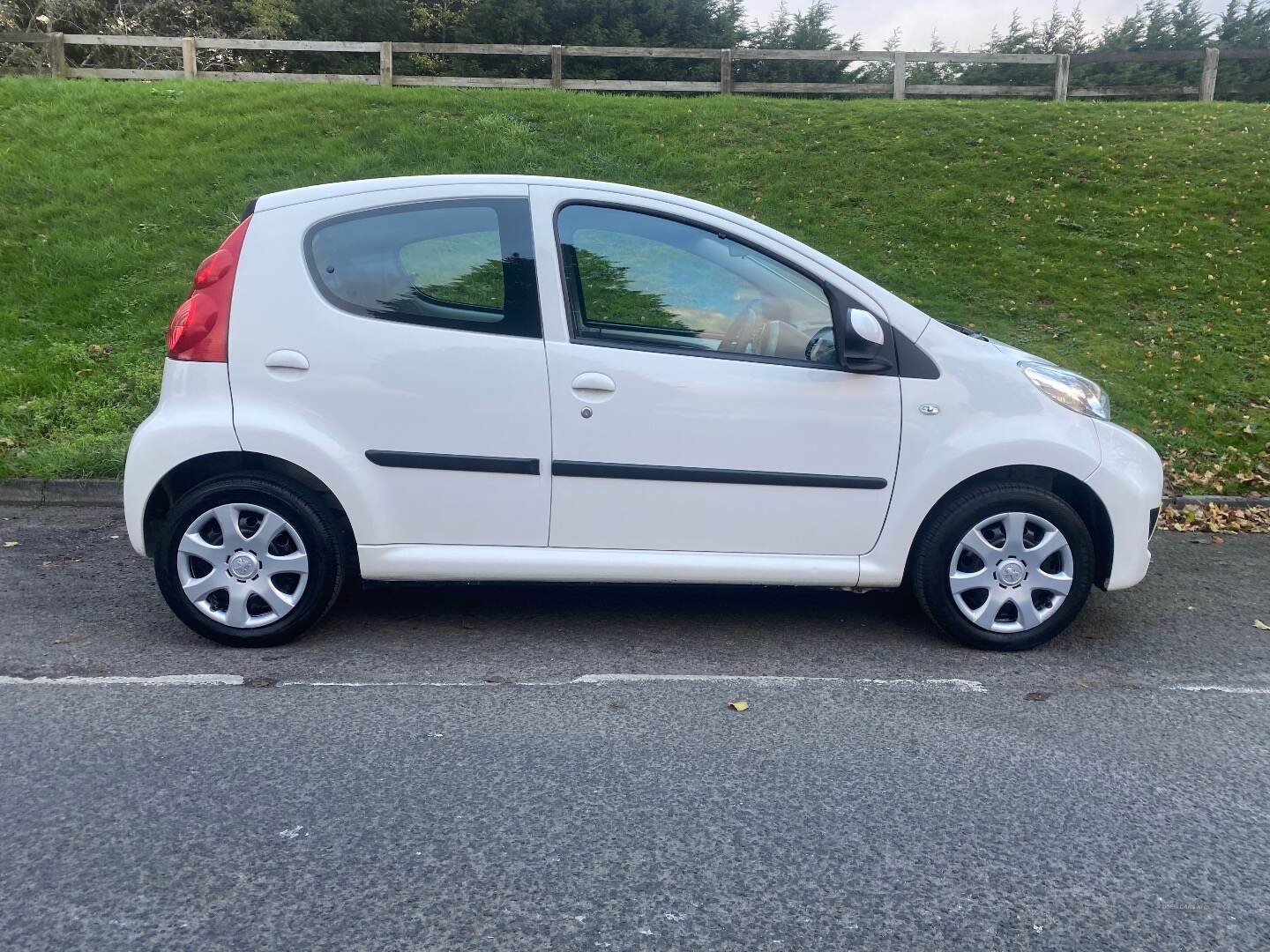 Peugeot 107 HATCHBACK in Down