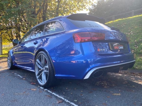 Audi RS6 AVANT in Down