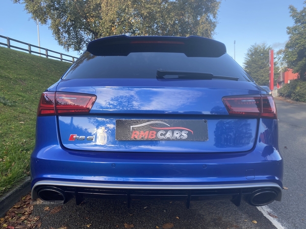 Audi RS6 AVANT in Down