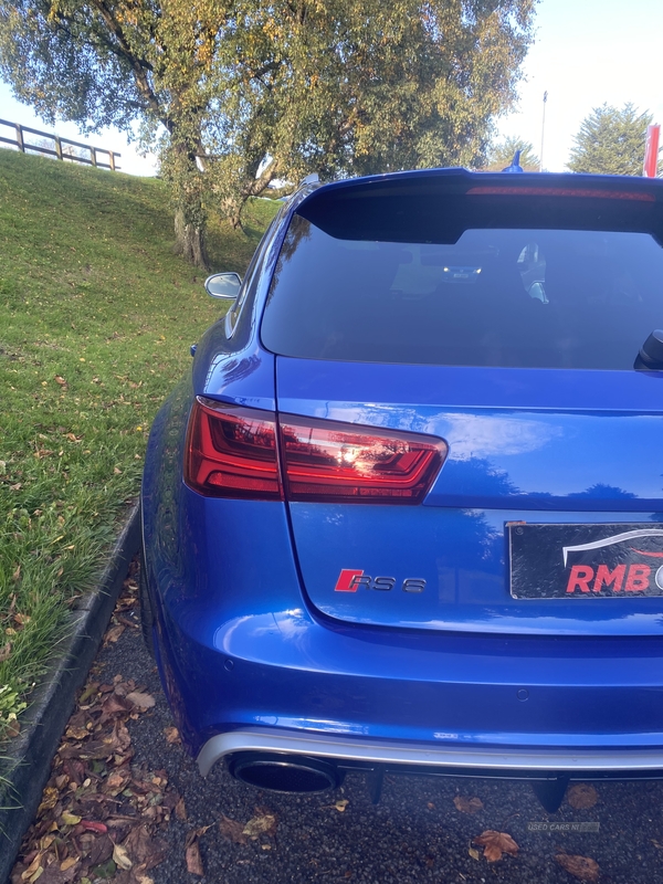 Audi RS6 AVANT in Down